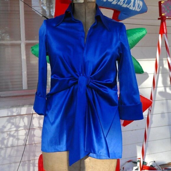 Staples Tops - 2/$10 STAPLES Gorgeous Tie Front Blouse Small New MUST BUNDLE FOR THIS PRICE